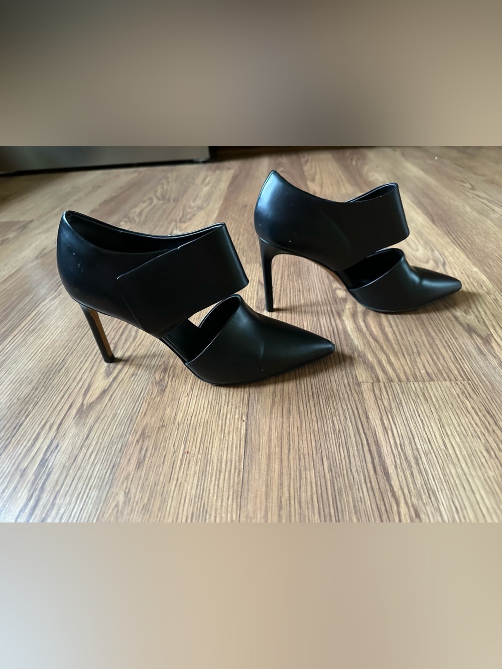 Vince Black Leather Pumps